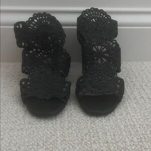 Pretty Ballerinas Black Laser-Cut Floral Heeled Sandals